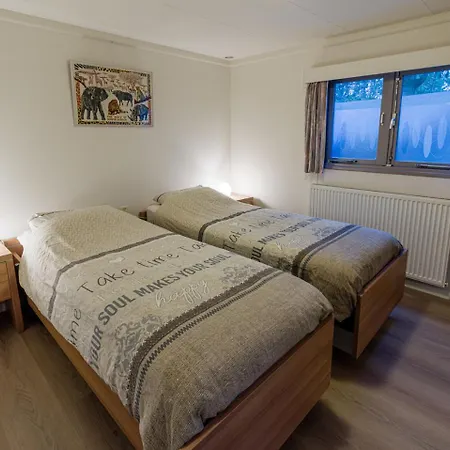 Prázdninový dům Cozy & Spacious Place On A Quiet Spot In The Middle Of The Netherlands With Free Use Of 2 Women's And 2 Men's Bikes Child Seat