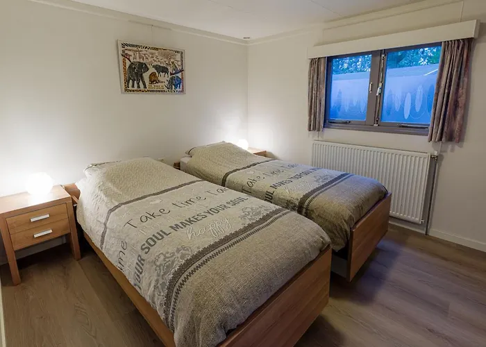 Semesterbostad Cozy & Spacious Place On A Quiet Spot In The Middle Of The Netherlands With Free Use Of 2 Women's And 2 Men's Bikes Child Seat