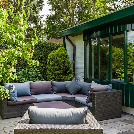 Дом отдыха Cozy & Spacious Place On A Quiet Spot In The Middle Of The Netherlands With Free Use Of 2 Women's And 2 Men's Bikes Child Seat