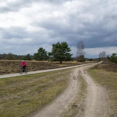 Дом отдыха Cozy & Spacious Place On A Quiet Spot In The Middle Of The Netherlands With Free Use Of 2 Women's And 2 Men's Bikes Child Seat