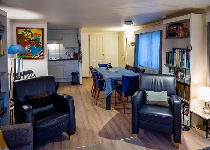 בית נופש Cozy & Spacious Place On A Quiet Spot In The Middle Of The Netherlands With Free Use Of 2 Women's And 2 Men's Bikes Child Seat פוטן