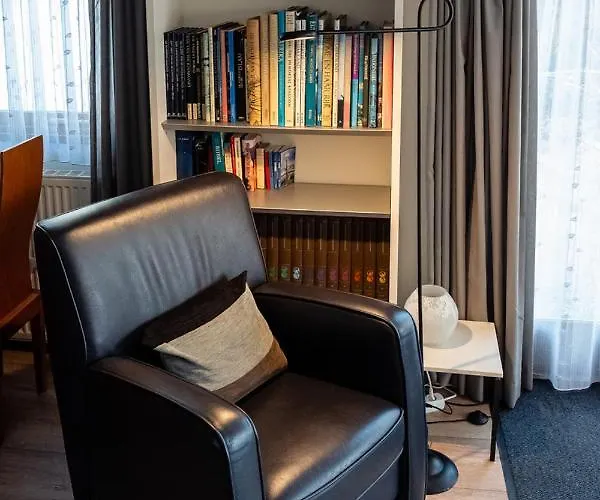 Cozy & Spacious Place On A Quiet Spot In The Middle Of The Netherlands With Free Use Of 2 Women's And 2 Men's Bikes Child Seat בית נופש