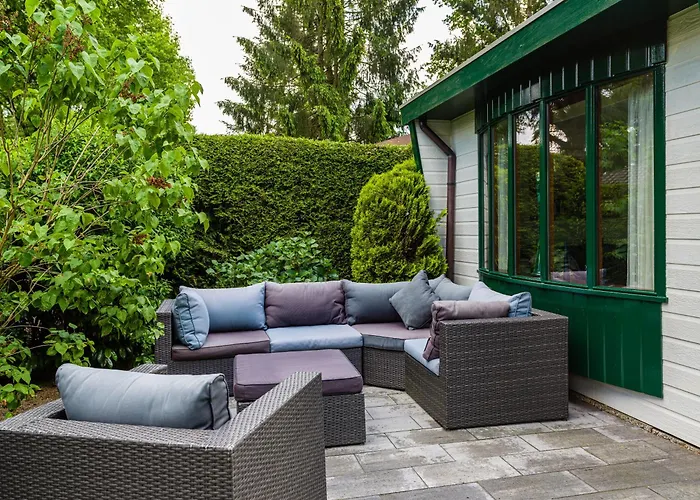 Cozy & Spacious Place On A Quiet Spot In The Middle Of The Netherlands With Free Use Of 2 Women's And 2 Men's Bikes Child Seat בית נופש